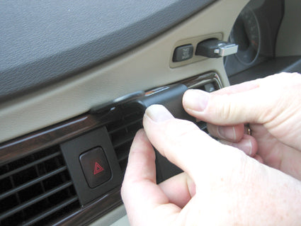 Brodit ProClip 654115 voor Volvo XC70 2008-2011, Volvo V70 II 2008-2011 en Volvo S80 2007-2011 - detail van dashboardmontage