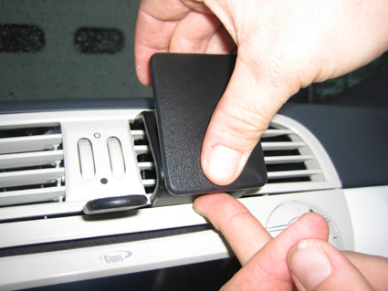 Brodit ProClip 654124 voor Fiat 500 2007-2015 - detail van dashboardmontage