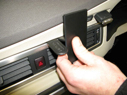 Brodit ProClip 654129 voor Volvo XC70 2008-2011, Volvo V70 II 2008-2011 en Volvo S80 2007-2011 - ProClip geplaatst in het voertuig