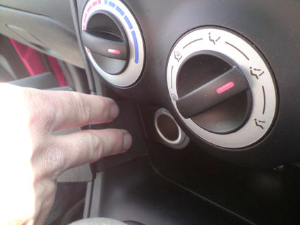 Brodit ProClip 654184 voor Hyundai i10 2008-2013 - detail van dashboardmontage