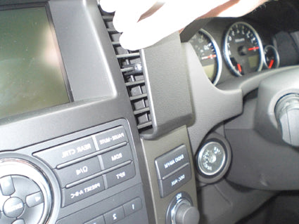 Brodit ProClip 654195 voor Nissan Pathfinder 2008-2010 - montagepositie op dashboard