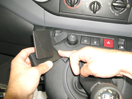 Brodit ProClip 654210 voor Citroen Berlingo Transport 2008-2018, Citroen Berlingo Family 2008-2018 en Peugeot Partner 2008-2018 - ProClip geplaatst in het voertuig