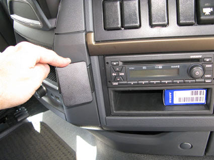 Brodit ProClip 654217 voor Volvo NH series 2008-2012, Volvo FM series 2008-2013 en Volvo FH series 2008-2012 - detail van dashboardmontage