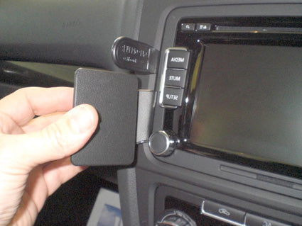 Brodit ProClip 654261 voor Volkswagen Golf VI Variant 2010-2012 en Volkswagen Golf VI 2009-2012 - montagepositie op dashboard