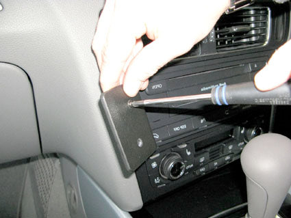 Brodit ProClip 654264 voor Audi Q5 2009-2014 - detail van dashboardmontage