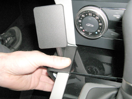 Brodit ProClip 654269 voor Mercedes Benz GLK-Class 2008-2012 - montagepositie op dashboard