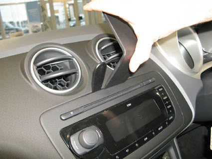 Brodit ProClip 654271 voor Seat Ibiza 2009-2017 - montagepositie op dashboard