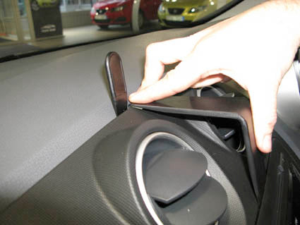 Brodit ProClip 654271 voor Seat Ibiza 2009-2017 - detail van dashboardmontage