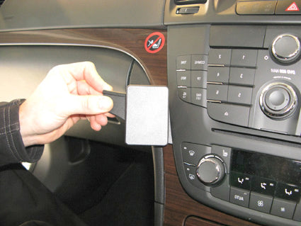 Brodit ProClip 654277 voor Holden Insignia A 2009-2012 en Vauxhall Insignia A 2009-2013 - montagepositie op dashboard