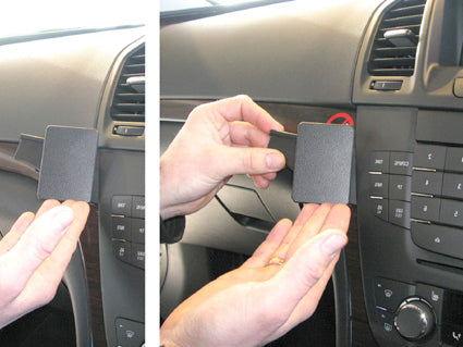 Brodit ProClip 654277 voor Holden Insignia A 2009-2012 en Vauxhall Insignia A 2009-2013 - ProClip geplaatst in het voertuig