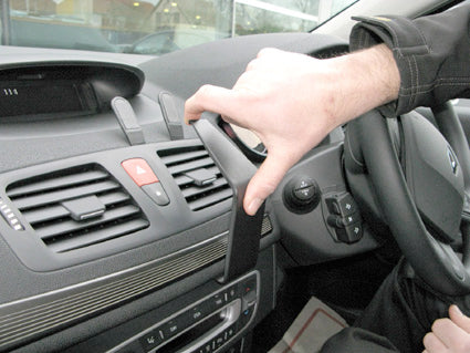 Brodit ProClip 654283 voor Renault Mégane III 2009-2016 en Renault Fluence 2010-2015 - ProClip geplaatst in het voertuig