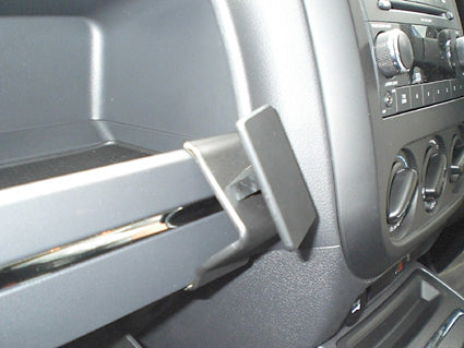 Brodit ProClip 654303 voor Jeep Patriot 2009-2017 en Jeep Compass 2009-2016 - detail van dashboardmontage