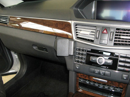 Brodit ProClip 654331 voor Mercedes Benz E-Class, Stationwagon 2010-2013 en Mercedes Benz E-Class, Sedan 2009-2013 - installatiepositie