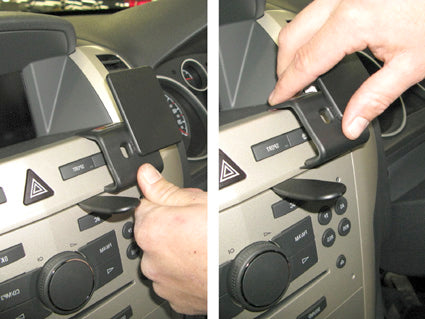 Brodit ProClip 654335 voor Opel Zafira B 2005-2011 en Vauxhall Zafira B 2005-2011 - detail van dashboardmontage