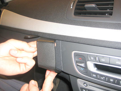 Brodit ProClip 654338 voor Renault Mégane III 2009-2016 en Renault Fluence 2010-2015 - ProClip geplaatst in het voertuig