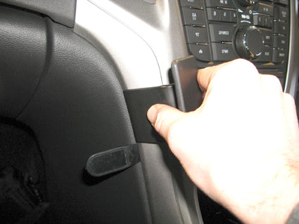 Brodit ProClip 654437 voor Holden Astra 2010-2015 en Vauxhall Astra 2010-2015 - ProClip geplaatst in het voertuig