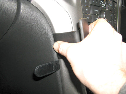 Brodit ProClip 654437 voor Holden Astra 2010-2015 en Vauxhall Astra 2010-2015 - detail van dashboardmontage