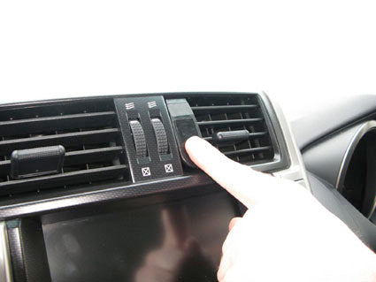 Brodit ProClip 654443 voor Toyota Prado 2010-2014 en Toyota LandCruiser 2010-2014 - montagepositie op dashboard