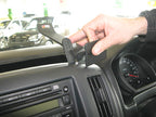 Brodit ProClip 654463 voor Nissan NV200 2010-2014 en Nissan Evalia 2010-2014 - montagepositie op dashboard
