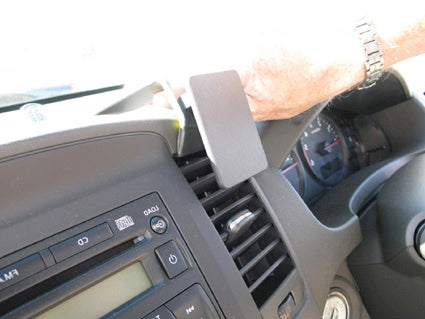 Brodit ProClip 654520 voor Nissan Navara 2011-2015 en Nissan King Cab 2011-2015 - ProClip geplaatst in het voertuig