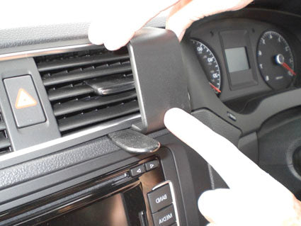 Brodit ProClip 654532 voor Volkswagen Jetta 2011-2018 - montagepositie op dashboard