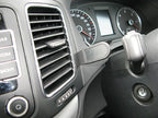 Brodit ProClip 654562 voor Seat Alhambra 2011-2019 en Volkswagen Sharan 2011-2022 - montagepositie op dashboard
