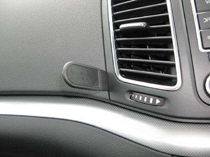 Brodit ProClip 654563 voor Seat Alhambra 2011-2019 en Volkswagen Sharan 2011-2022 - montagepositie op dashboard