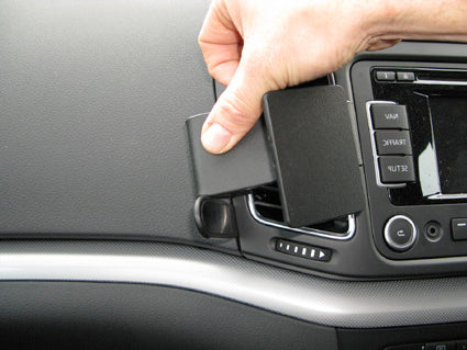 Brodit ProClip 654563 voor Seat Alhambra 2011-2019 en Volkswagen Sharan 2011-2022 - ProClip geplaatst in het voertuig