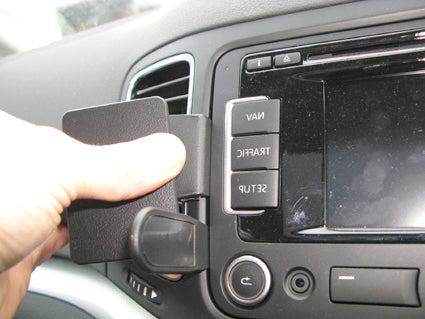 Brodit ProClip 654563 voor Seat Alhambra 2011-2019 en Volkswagen Sharan 2011-2022 - detail van dashboardmontage