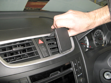 Brodit ProClip 654567 voor Suzuki Swift 2011-2017 - montagepositie op dashboard