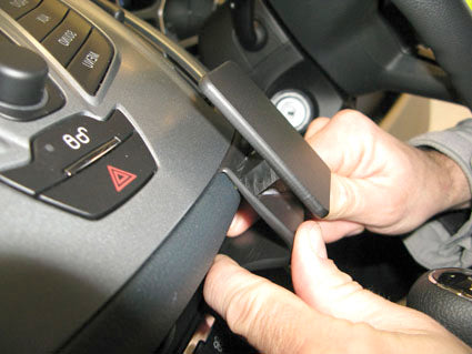 Brodit ProClip 654570 voor Ford Kuga 2013-2016, Ford Grand C-Max 2011-2018 en Ford C-Max 2011-2018 - ProClip geplaatst in het voertuig