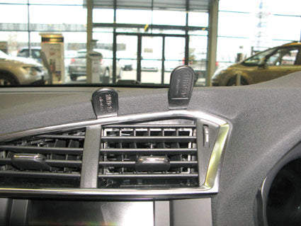 Brodit ProClip 654590 voor Citroen DS4 2011-2018 en Citroen C4 II 2011-2018 - montagepositie op dashboard