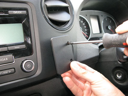 Brodit ProClip 654601 voor Volkswagen Amarok 2011-2016 - detail van dashboardmontage