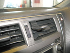Brodit ProClip 654612 voor Subaru Trezia 2011-2014 en Toyota Verso S 2011-2016 - montagepositie op dashboard