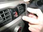 Brodit ProClip 654628 voor Citroen C-Zero 2010-2017, Mitsubishi i-MiEV 2010-2017 en Peugeot iOn 2010-2017 - ProClip geplaatst in het voertuig