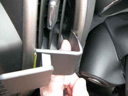 Brodit ProClip 654633 voor Holden Astra 2010-2015, Opel Astra 2010-2015 en Vauxhall Astra 2010-2015 - detail van dashboardmontage