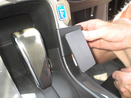 Brodit ProClip 654663 voor Holden Volt 2011-2015 en Vauxhall Ampera 2011-2015 - ProClip geplaatst in het voertuig