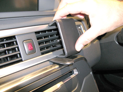 Brodit ProClip 654672 voor Volvo XC70 2012-2016, Volvo V70 II 2012-2016 en Volvo S80 2012-2016 - ProClip geplaatst in het voertuig