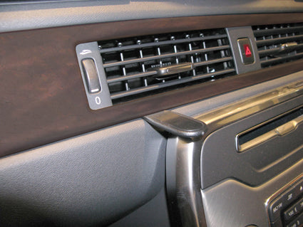 Brodit ProClip 654677 voor Volvo XC70 2012-2016, Volvo V70 II 2012-2016 en Volvo S80 2012-2016 - montagepositie op dashboard