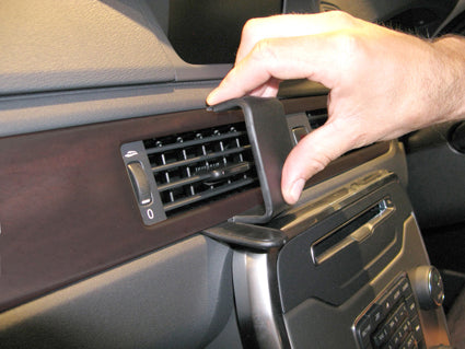 Brodit ProClip 654677 voor Volvo XC70 2012-2016, Volvo V70 II 2012-2016 en Volvo S80 2012-2016 - ProClip geplaatst in het voertuig