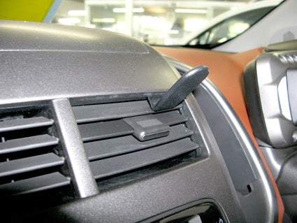 Brodit ProClip 654680 voor Chevrolet Aveo 2012-2014 en Holden Barina 2012-2019 - montagepositie op dashboard
