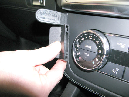 Brodit ProClip 654709 voor Mercedes Benz M-Class/ML 2012-2015, Mercedes Benz GLE-Class 2016-2019 en Mercedes Benz GL-Class 2013-2019 - montagepositie op dashboard