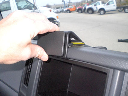 Brodit ProClip 654718 voor Chevrolet W-series 2008-2018 en Isuzu N-series 2008-2025 - ProClip geplaatst in het voertuig