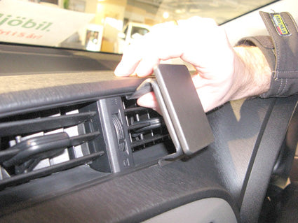 Brodit ProClip 654723 voor Toyota Yaris 2012-2014 - montagepositie op dashboard