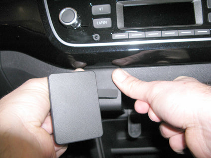 Brodit ProClip 654737 voor Seat Mii 2012-2014, Skoda Citigo 2012-2014 en Volkswagen UP 2012-2014 - ProClip geplaatst in het voertuig