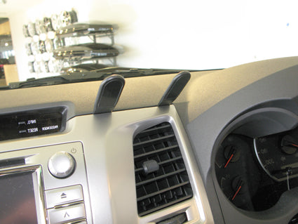 Brodit ProClip 654742 voor Toyota HiLux 2012-2016 en Toyota HiLux 2012-2015 - montagepositie op dashboard