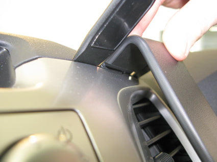 Brodit ProClip 654742 voor Toyota HiLux 2012-2016 en Toyota HiLux 2012-2015 - detail van dashboardmontage