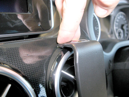 Brodit ProClip 654749 voor Mercedes Benz B-Class 2012-2018 - detail van dashboardmontage