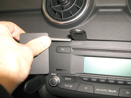 Brodit ProClip 654756 voor Audi A1 2012-2018 - detail van dashboardmontage