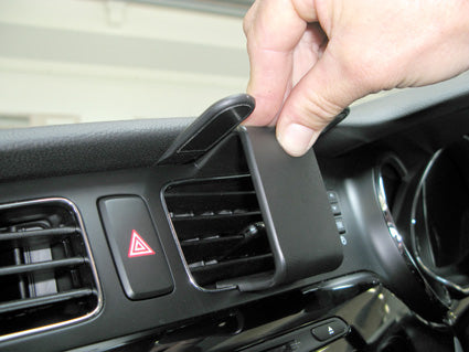 Brodit ProClip 654766 voor Kia Ceed 2012-2015 - detail van dashboardmontage